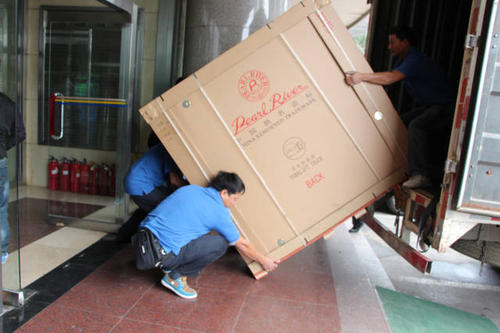 卧龙钢琴贵重工艺品无忧运